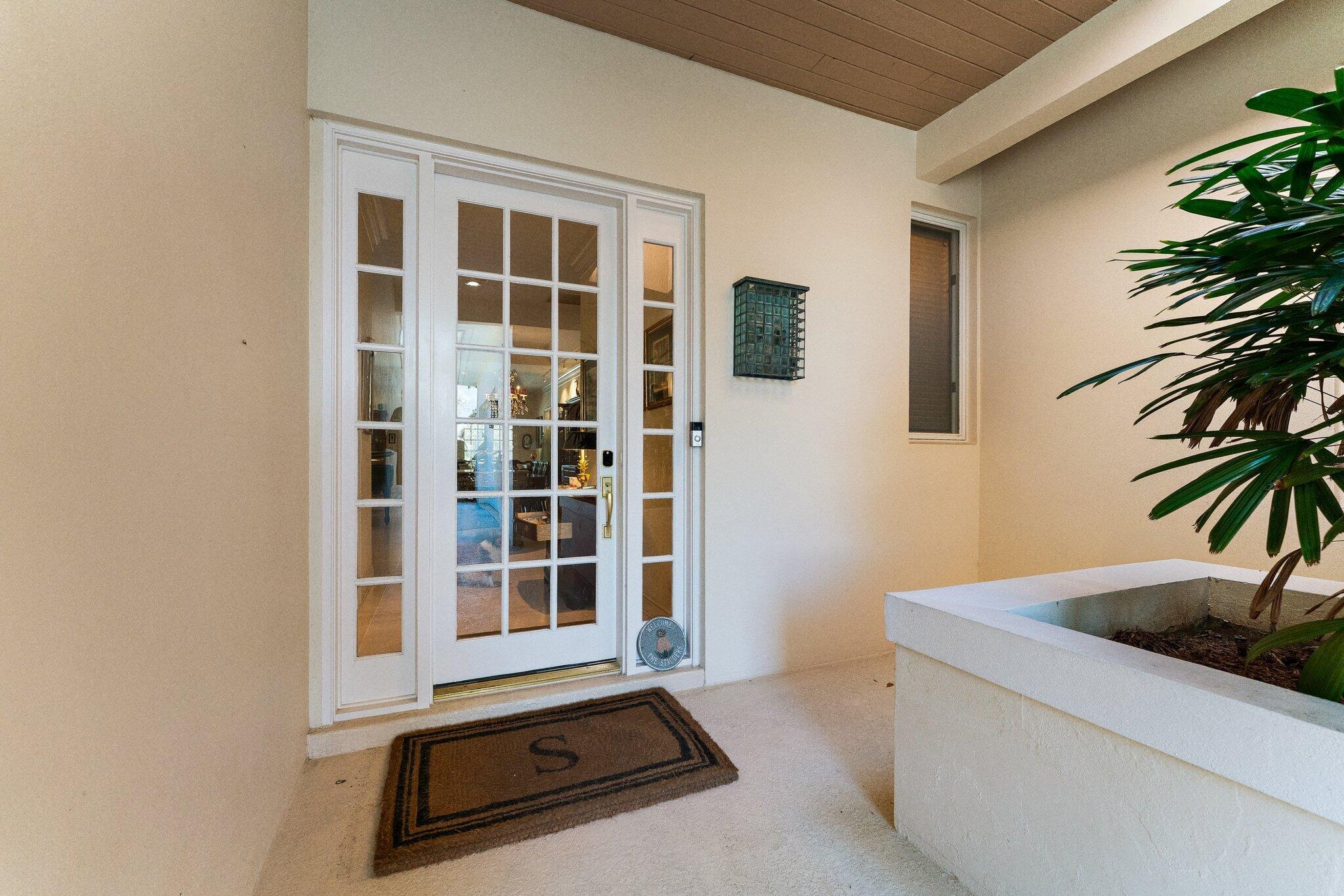 Image 4: Front Entry