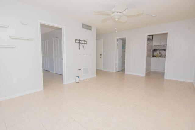 Image 3: Tile floors and neutral colors