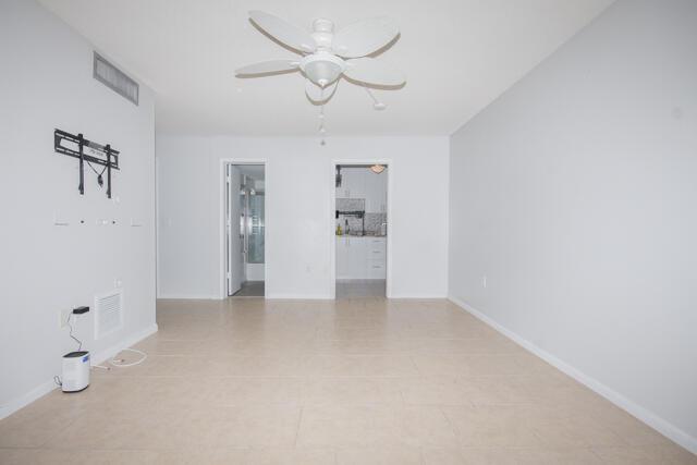 Image 4: Living Room