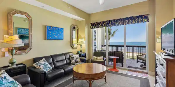 Image 3: Living Room