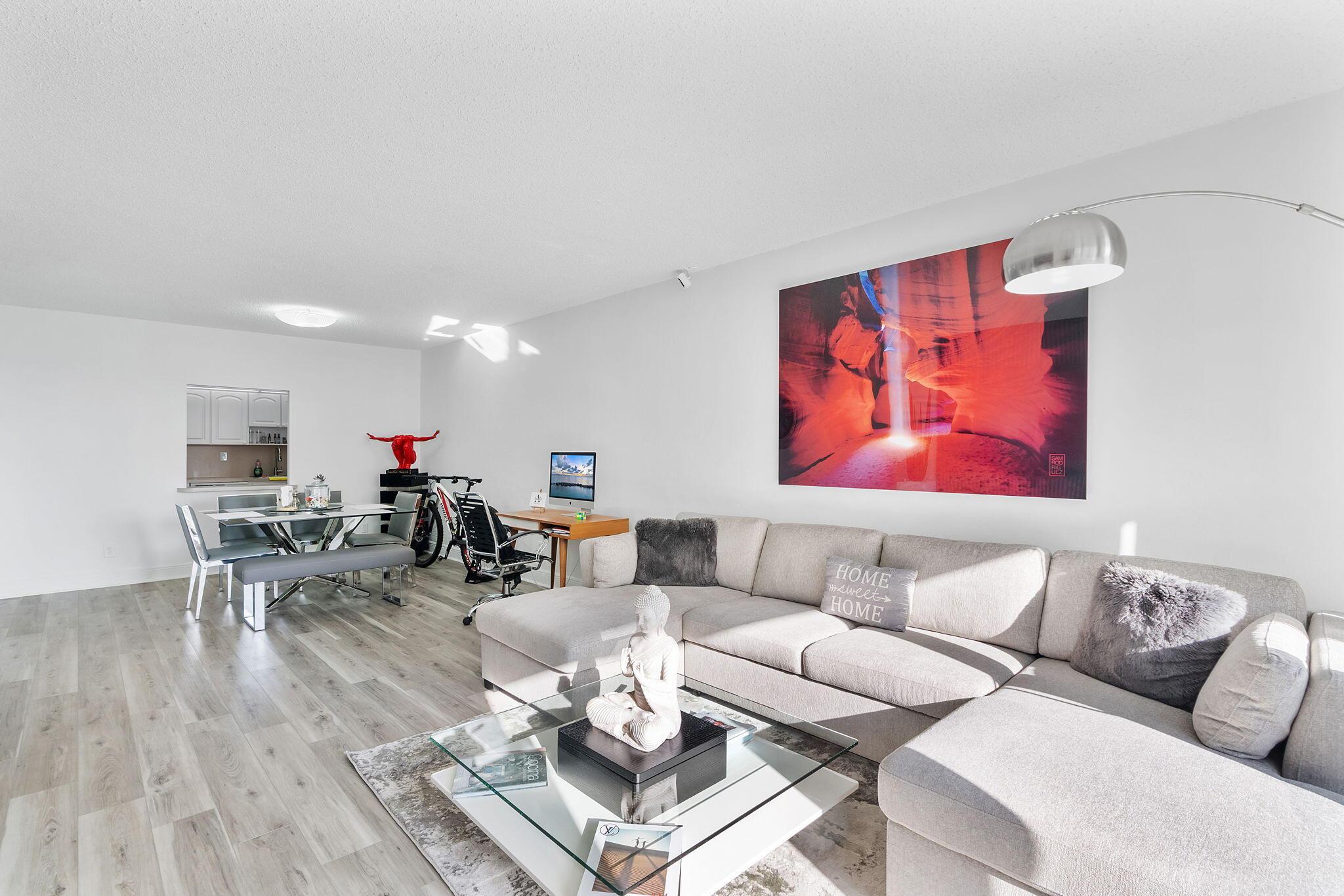 Image 2: Spacious, sun-filled open layout