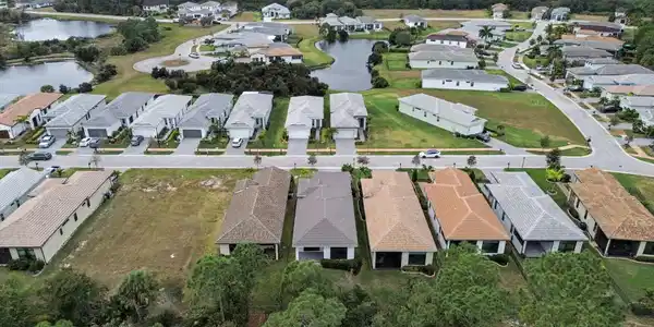 Image 3: Aerial Rear