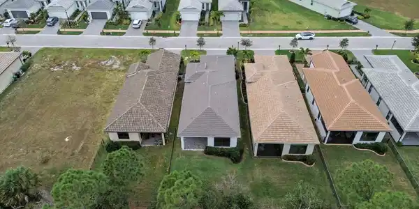Image 4: Aerial Rear