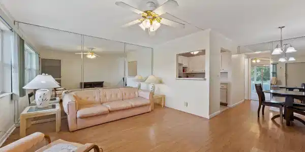Image 3: Laminate Flooring & Crown Molding