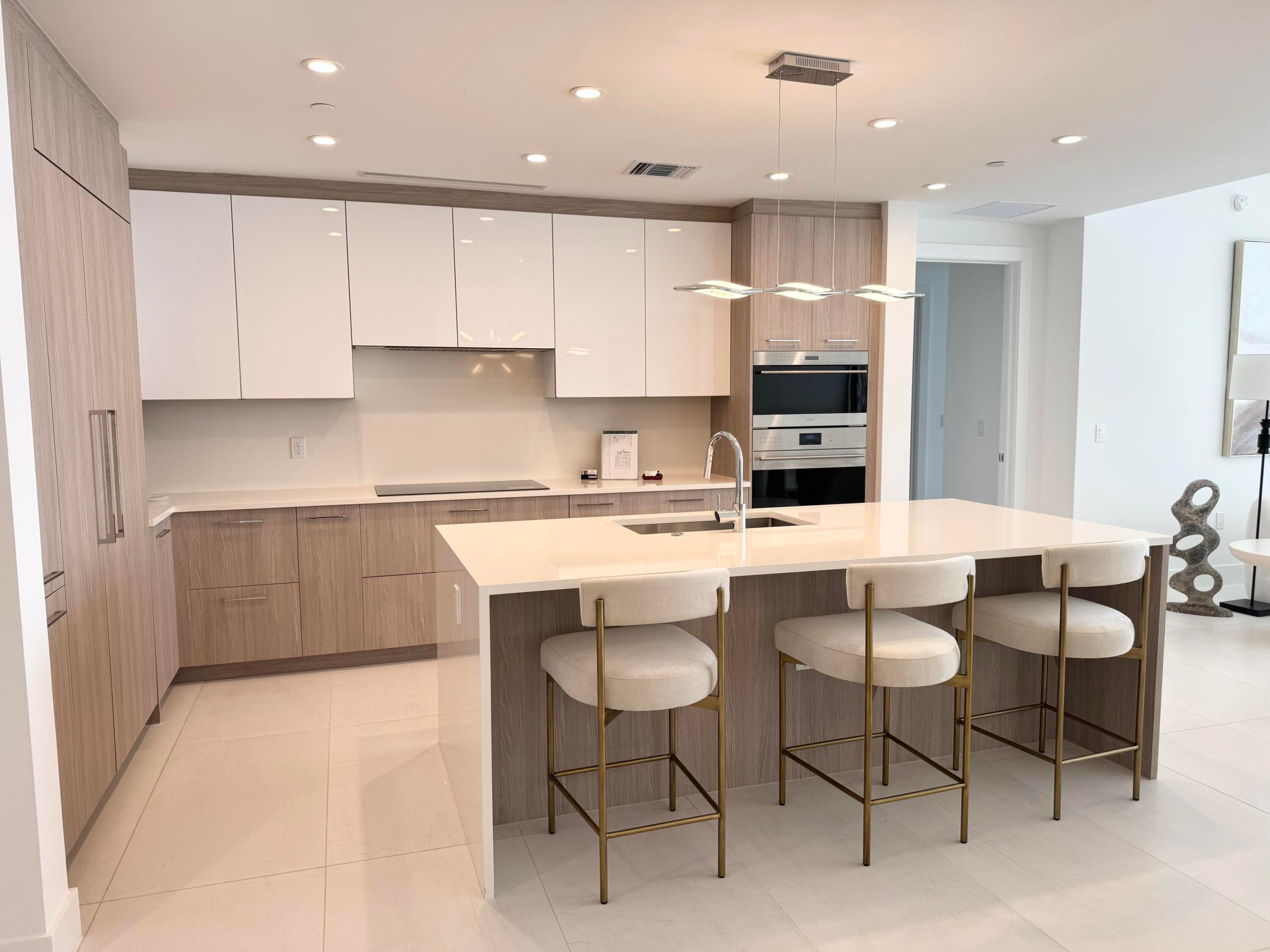 Image 4: Kitchen