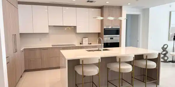 Image 4: Kitchen