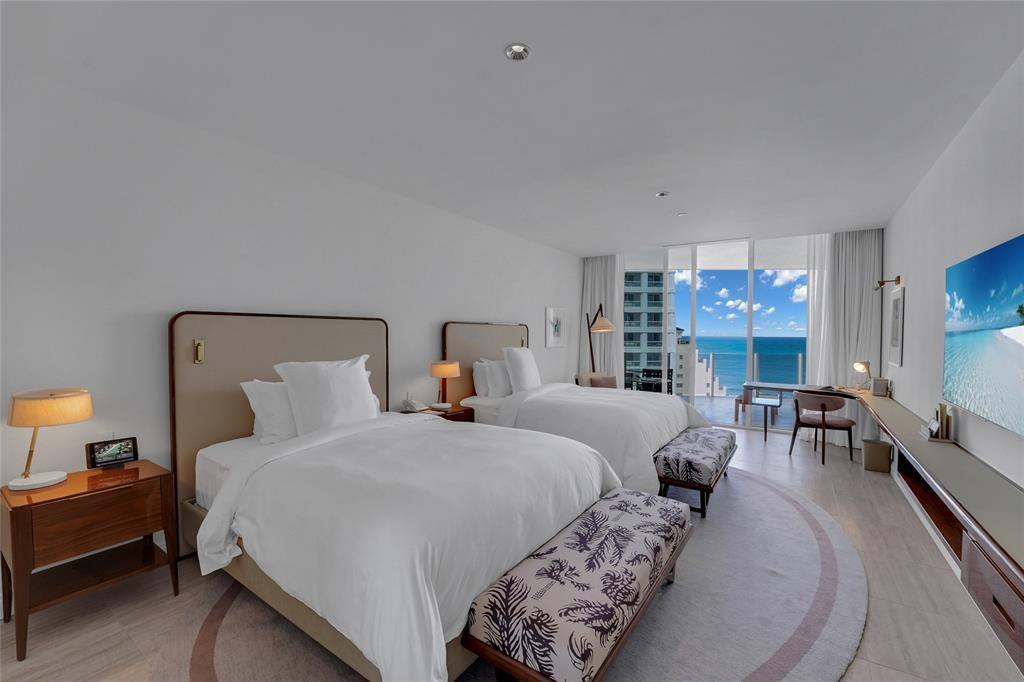 Image 3: Photo 3