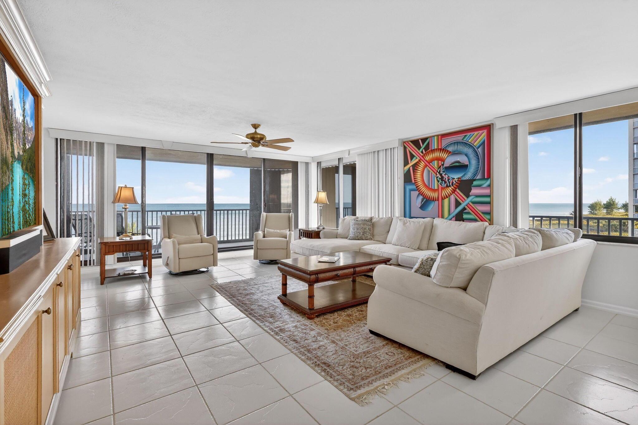 Image 3: LIVING ROOM