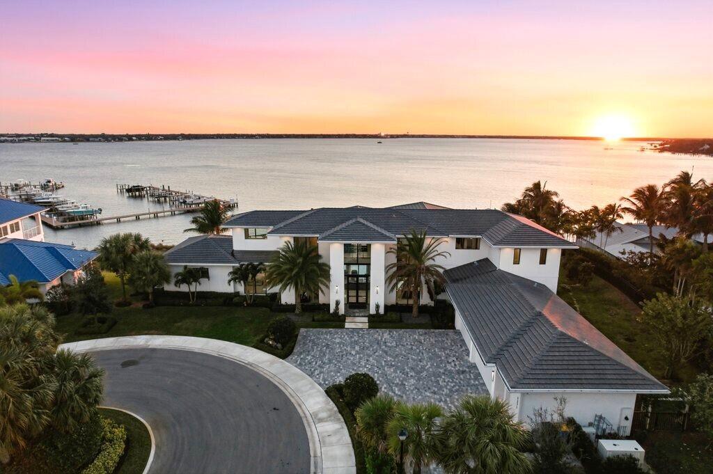 Image 1: 1271 NE Langford Ln-main.jpg-SMALL