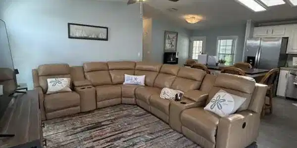 Image 4: Living room