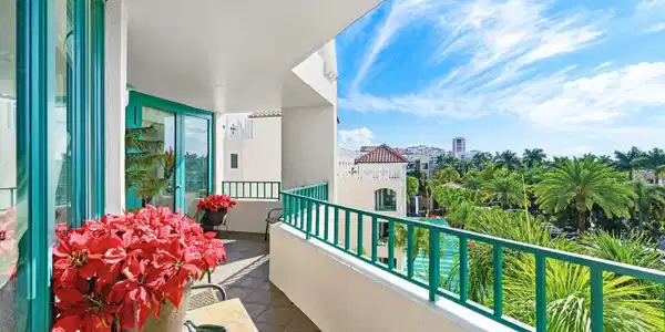 100 SE 5th Avenue