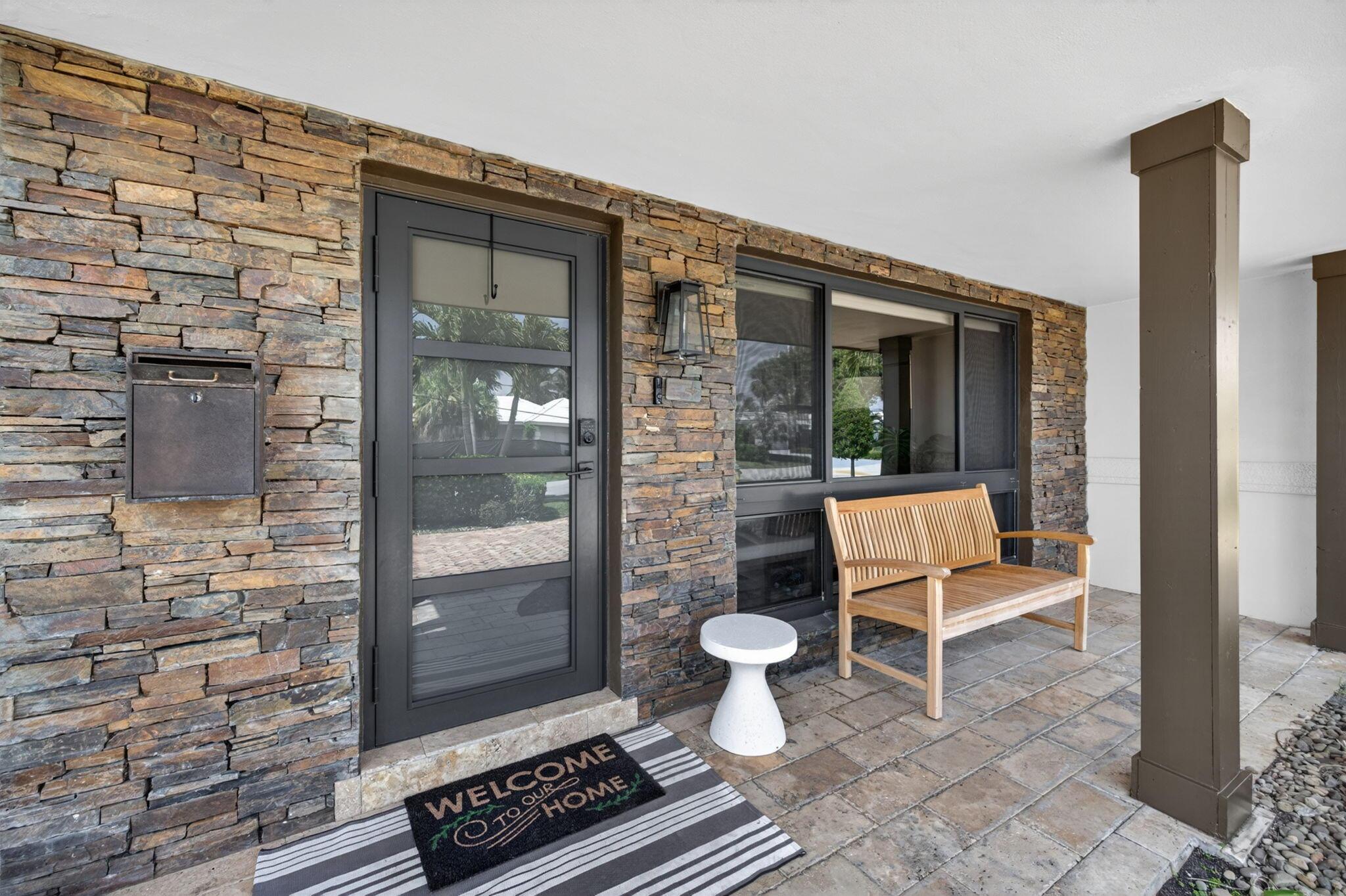 Image 3: 1642 SE 7th - Front Patio