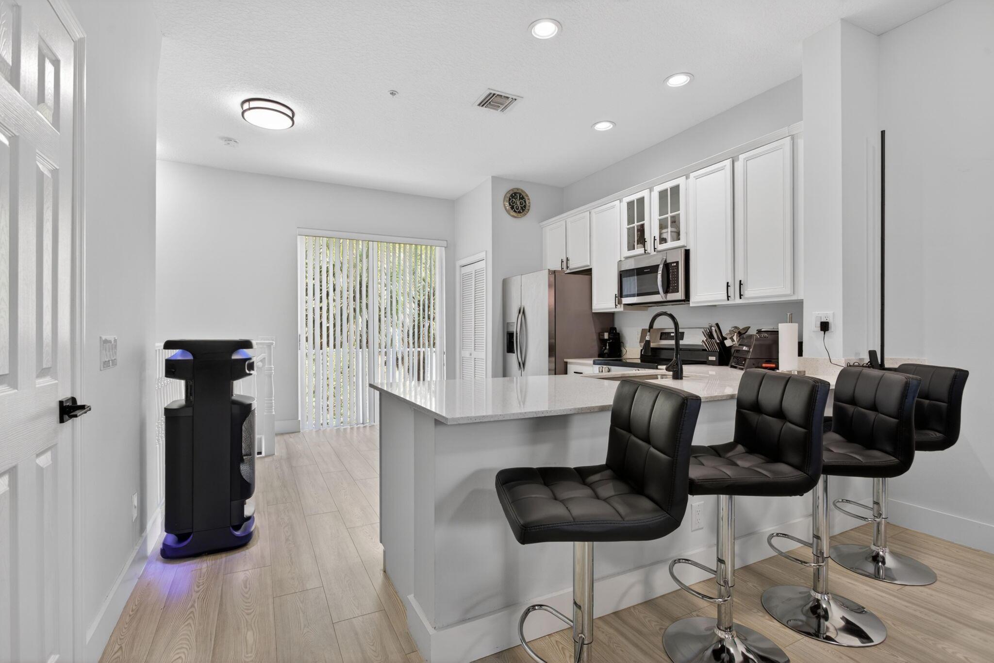 Image 1: 7-web-or-mls-2457-3076