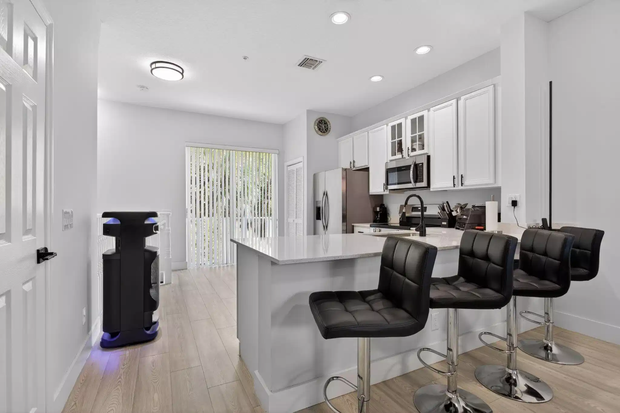 Image 1: 7-web-or-mls-2457-3076