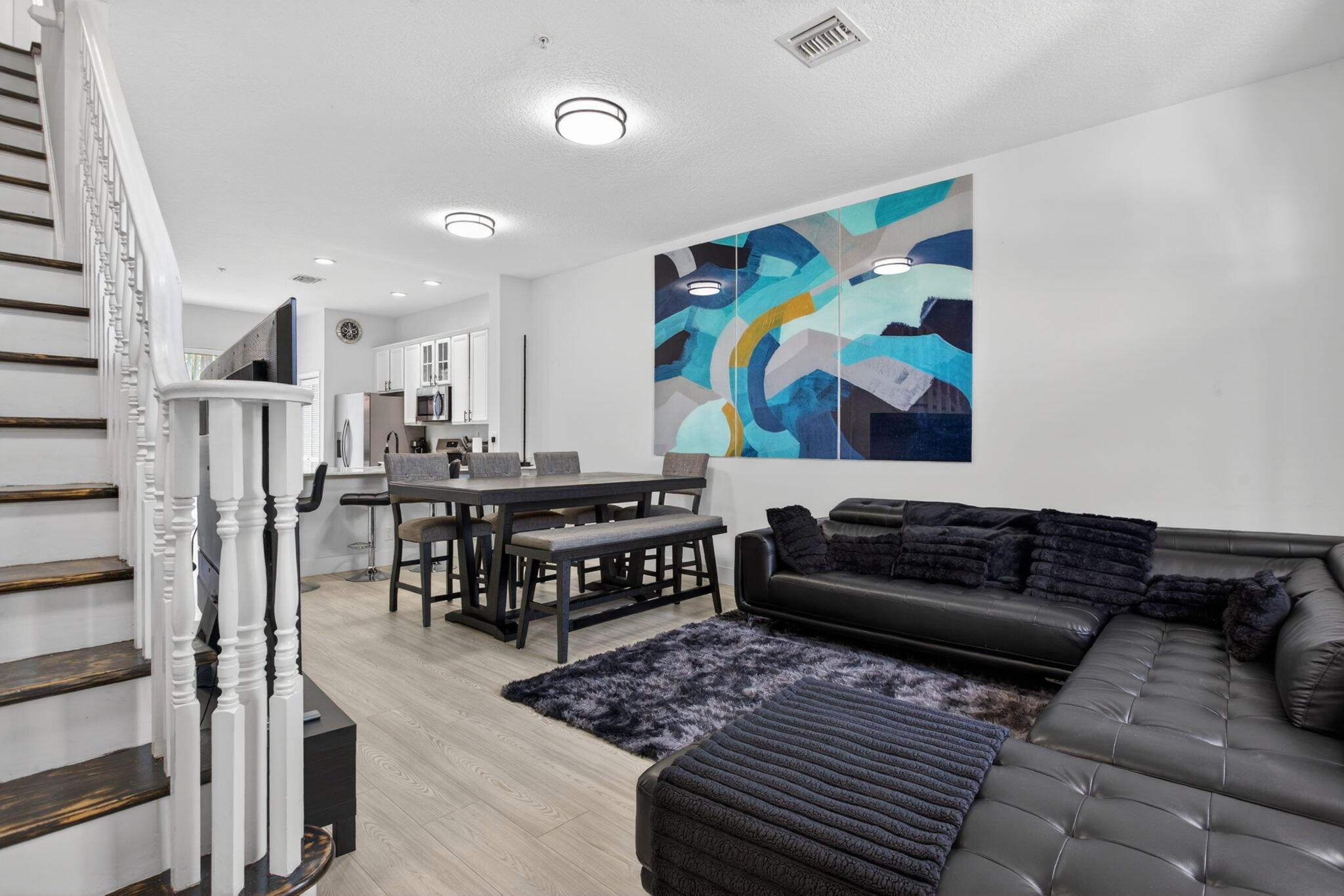 Image 3: 4-web-or-mls-2457-3056