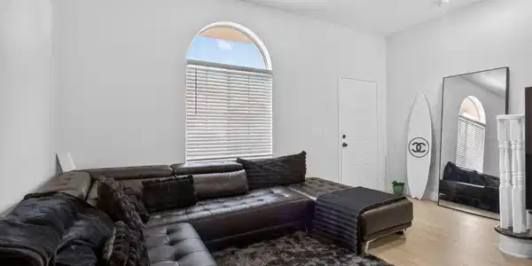 Image 4: 3-web-or-mls-2457-3051