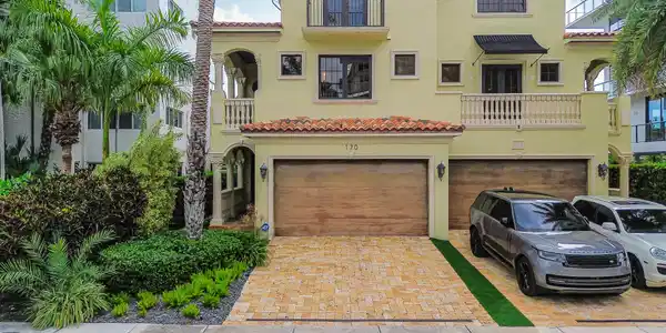 Image 2: 170 Isle of Venice Dr-1