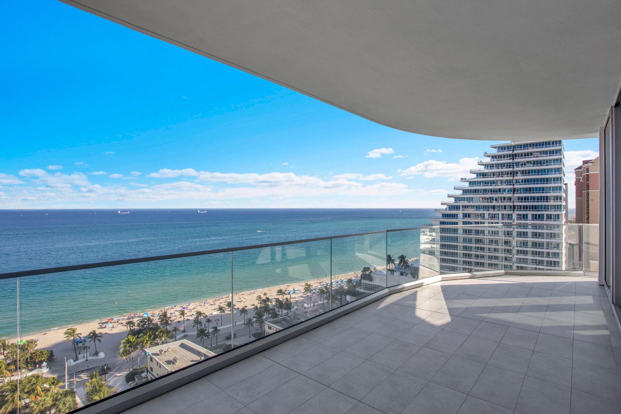Image 3: Balcony off the living room