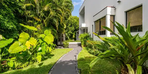 Image 3: 4