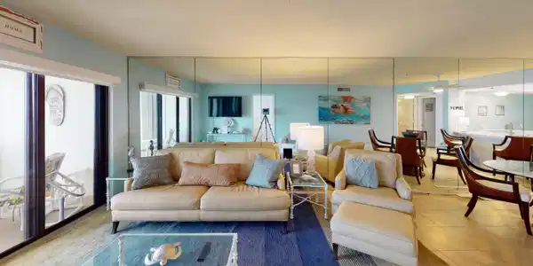 Image 4: Living Room