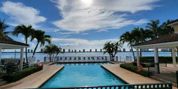 Image 3: Pool 1