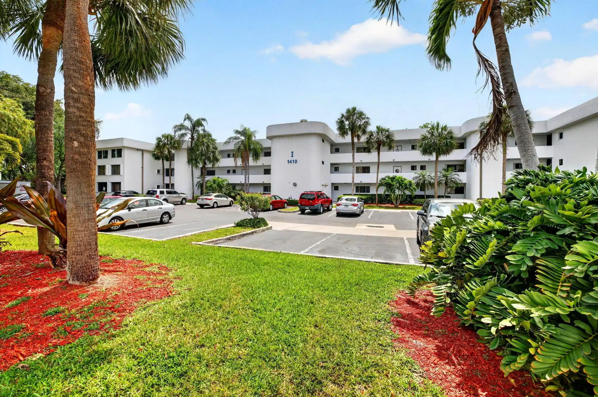 Image 1: Sheridan By The Beach has first class amenities! 2