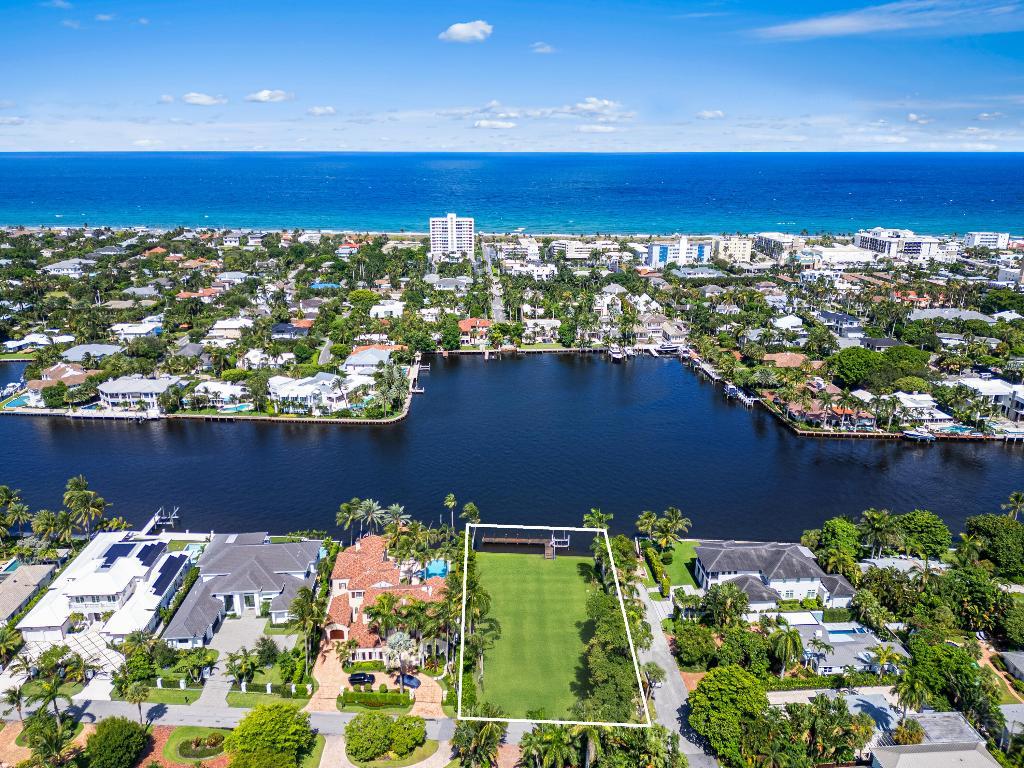 Image 4: 201 Palm Trail12grasslot2