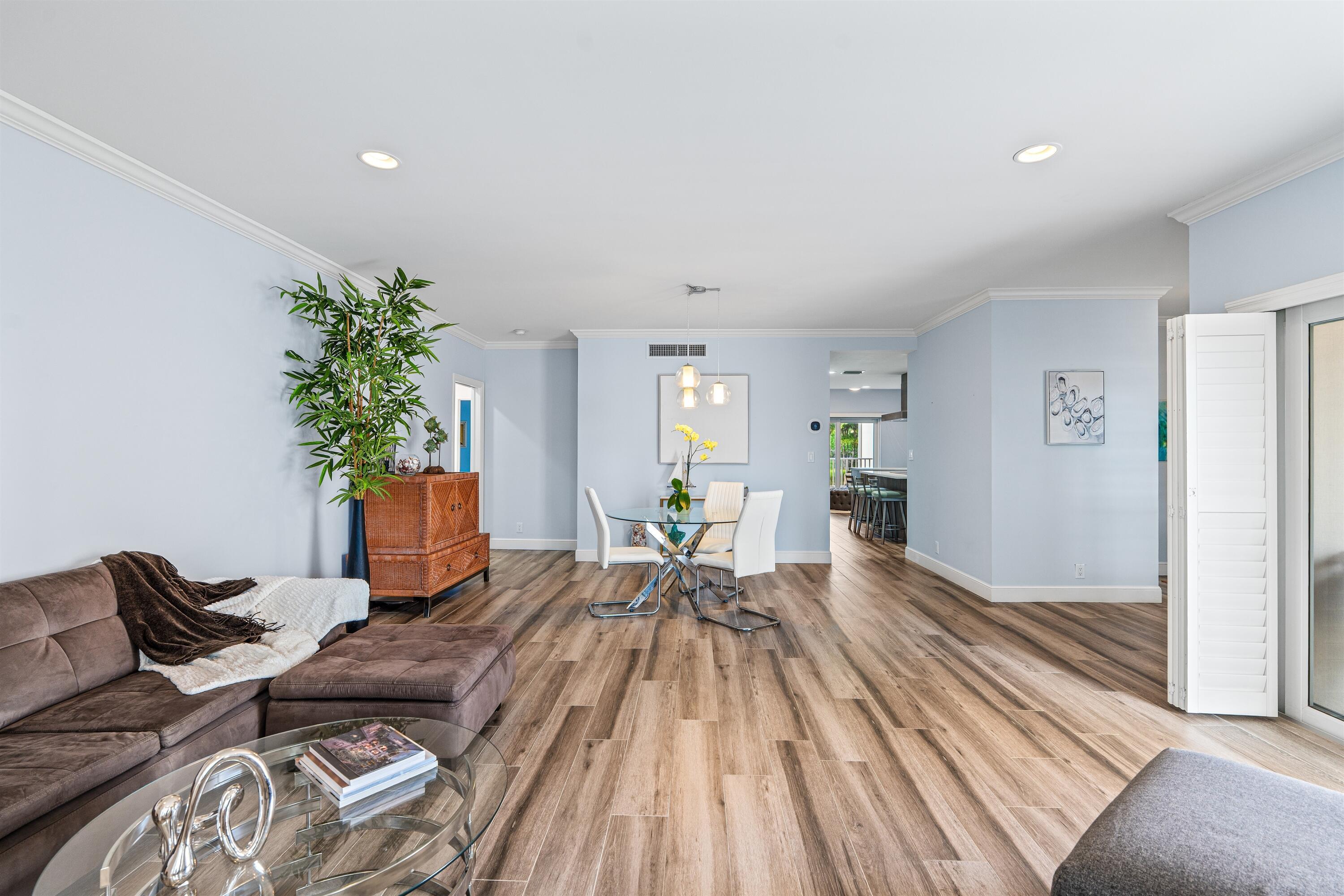 Image 4: LIVING_ROOM_IN_DT
