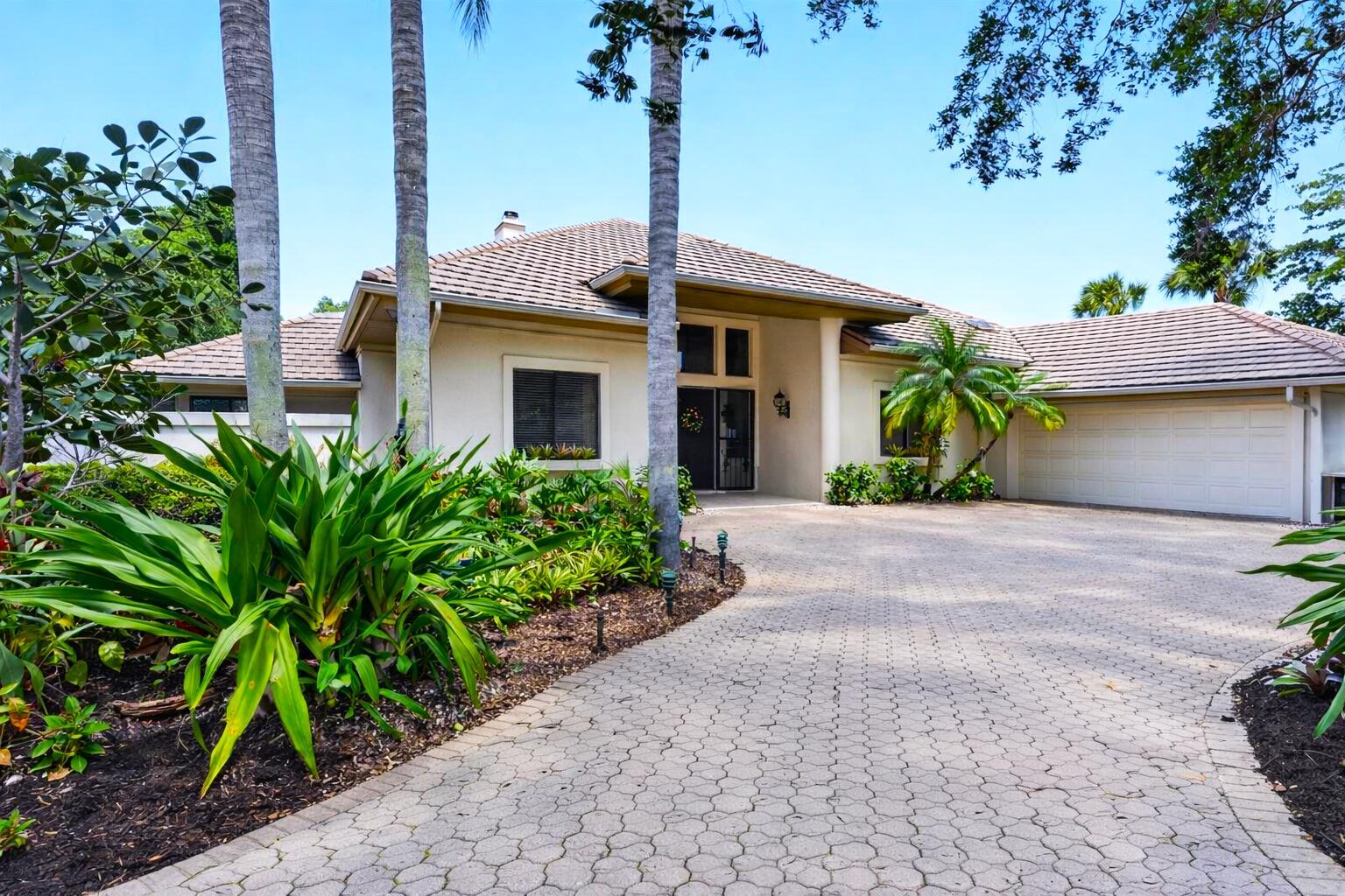 Image 4: Circular Driveway