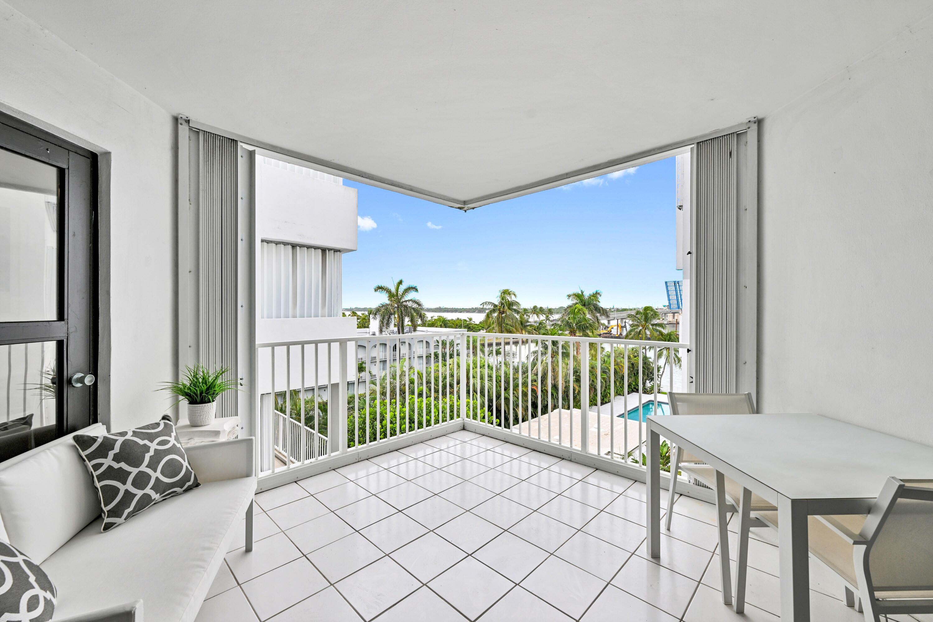 Image 4: Huge Balcony