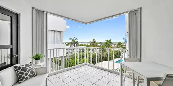 Image 4: Huge Balcony