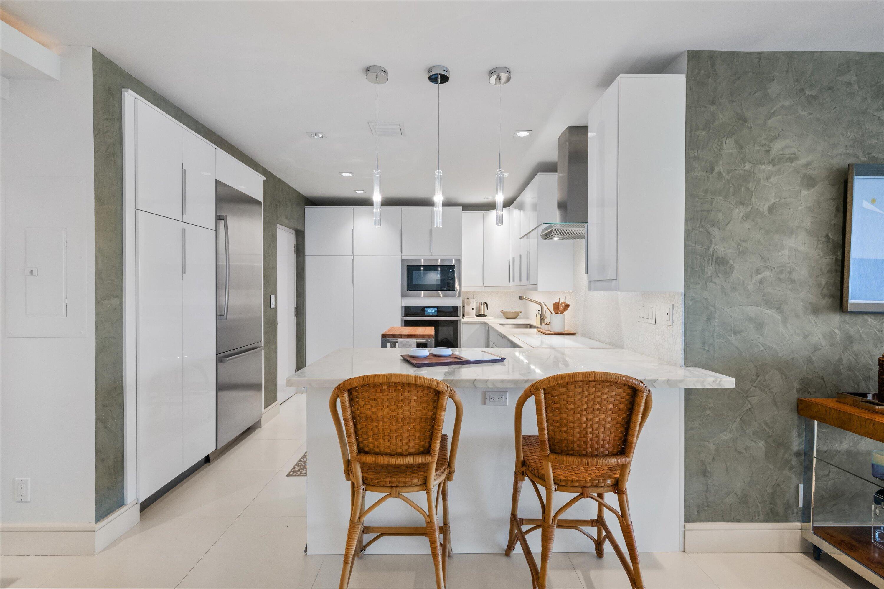Image 4: Kitchen