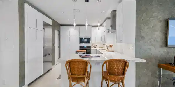 Image 4: Kitchen