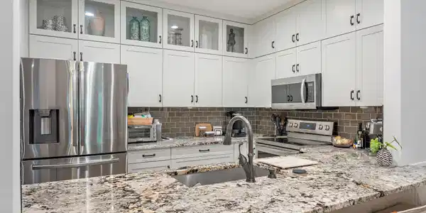 Image 4: Kitchen