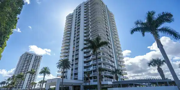 123 Lakeshore Drive