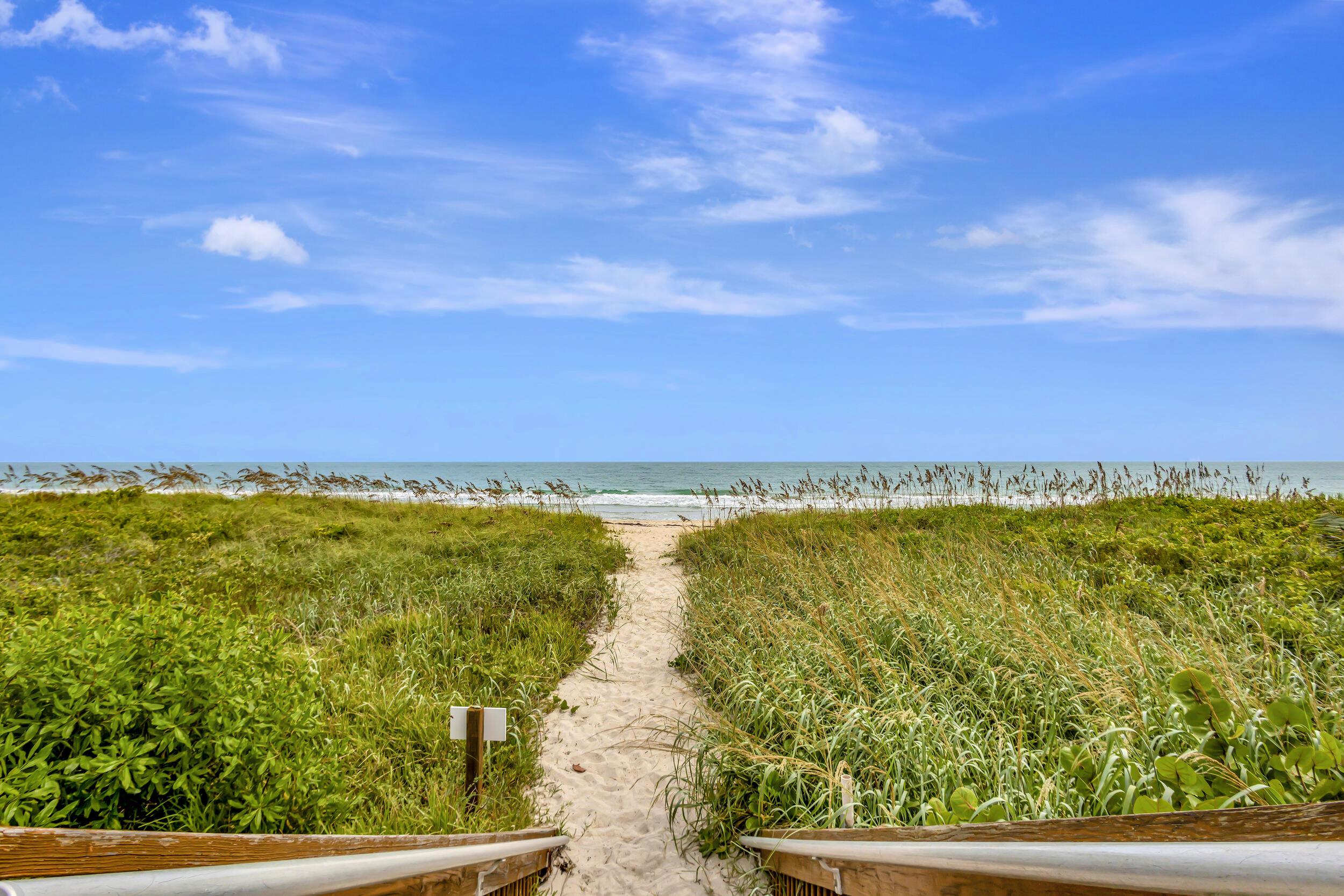 Image 2: YOUR VERY OWN PRIVATE BEACH!