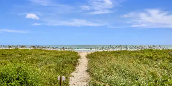 Image 2: YOUR VERY OWN PRIVATE BEACH!