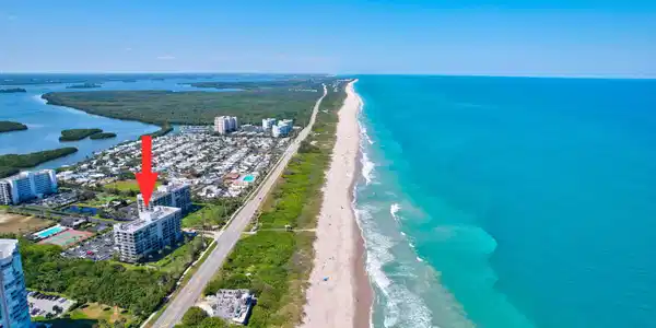 Image 4: BEST ON NORTH HUTCHINSON ISLAND
