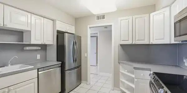 Image 3: Plenty of counter space,