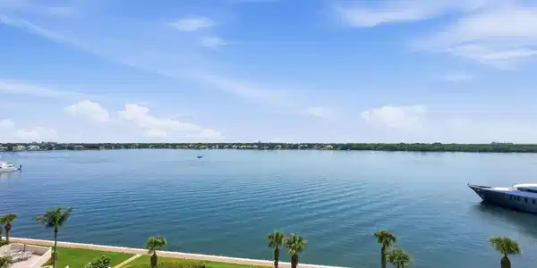 Image 4: WHAT A VIEW FROM THE BALCONY !!!!
