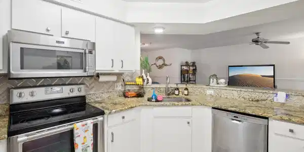 Image 3: 3-web-or-mls-Scotia Dr 304-010