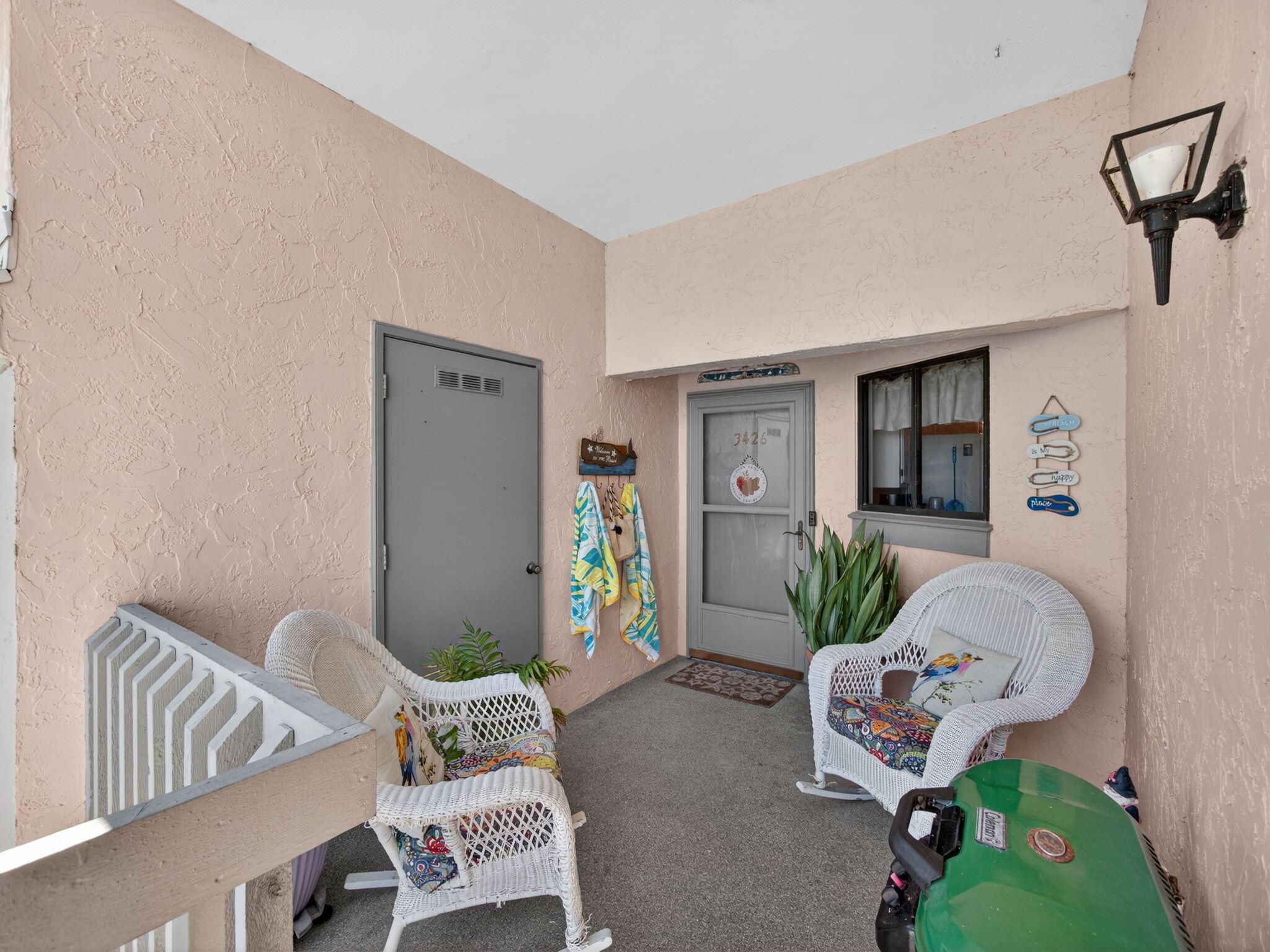 Image 4: Front Entry