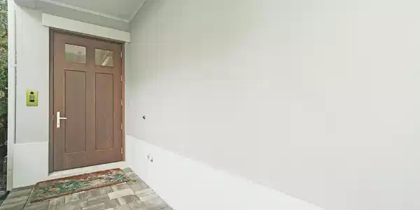 Image 4: Front Entrance