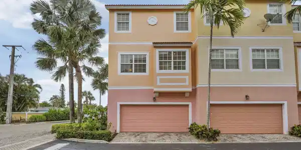 Image 3: House-27