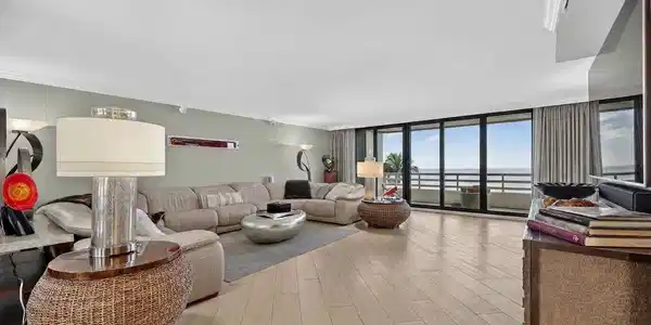 Image 3: Living Area