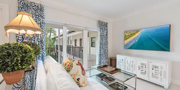 Image 2: Living room