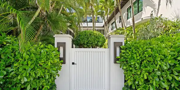 Image 3: Building entrance