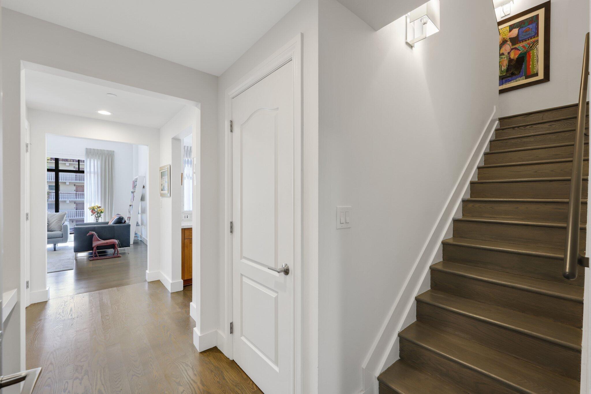 Image 3: Entry