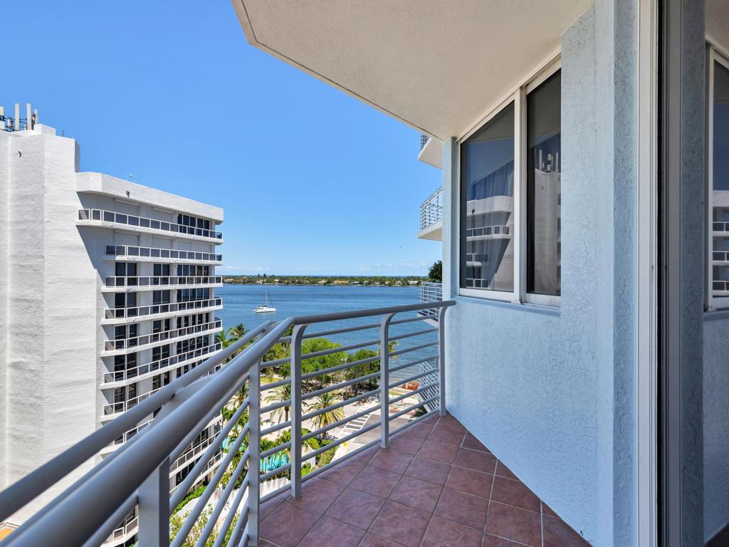 Image 2: Balcony for views, cocktails and coffee