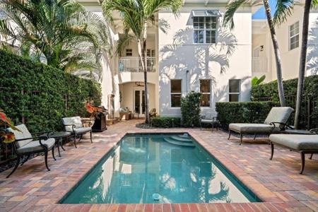 1016 Bay Street